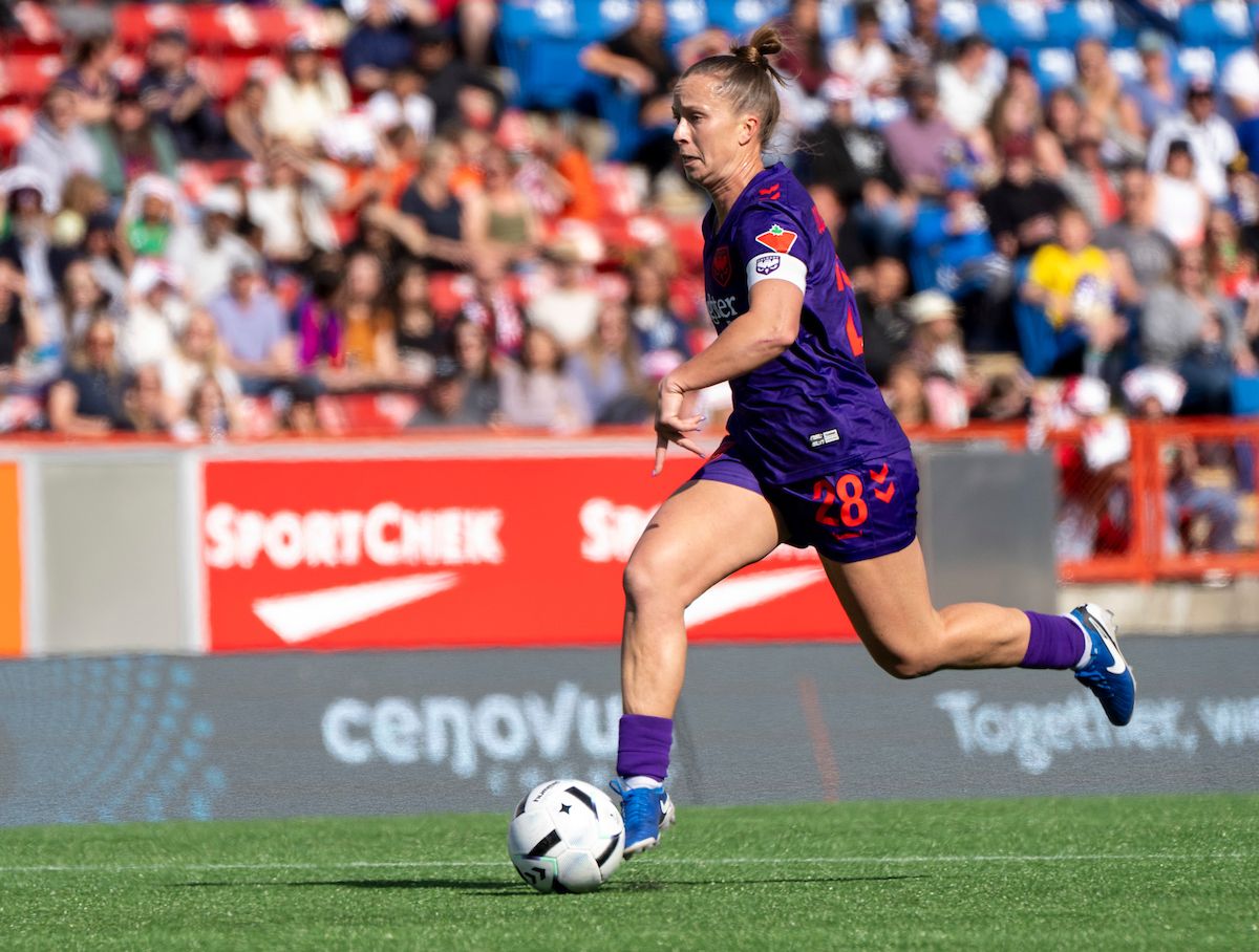 Meggie Dougherty Howard dribbles the ball during a match